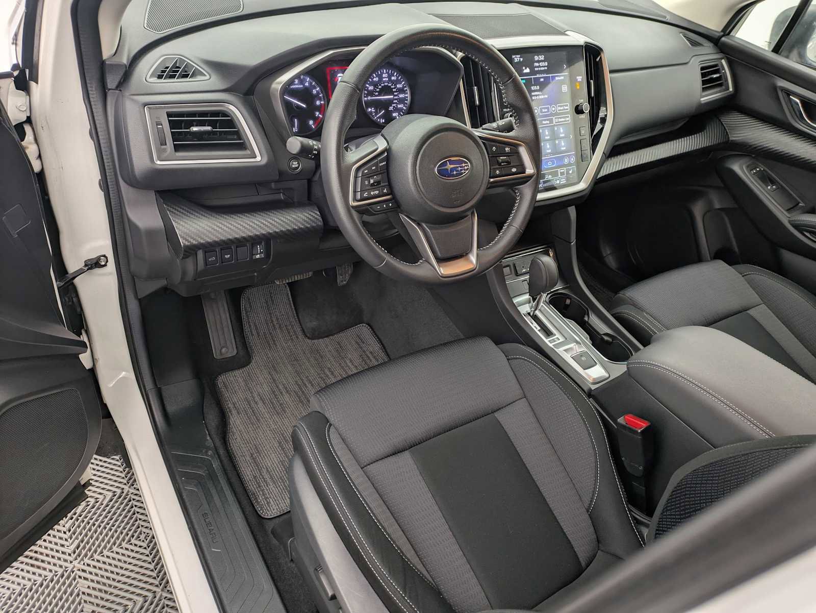 Used 2024 Subaru Ascent Premium w/ Convenience Package image 2