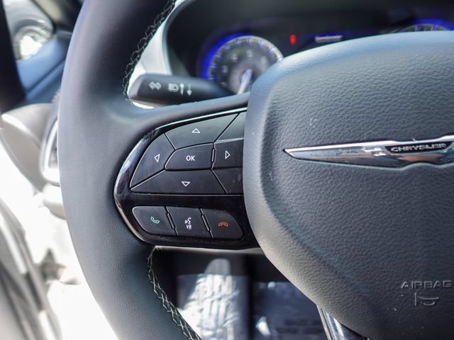Used 2025 Chrysler Pacifica Limited FWD image 13