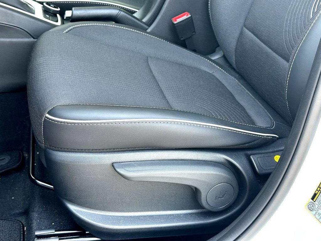 Used 2026 Hyundai Venue SEL FWD image 15