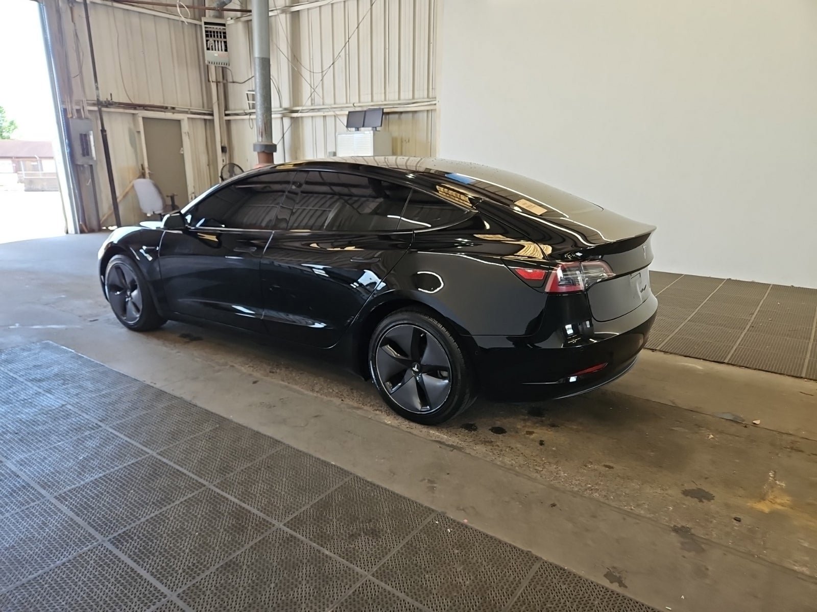 Used 2018 Tesla Model 3 Long Range RWD image 6