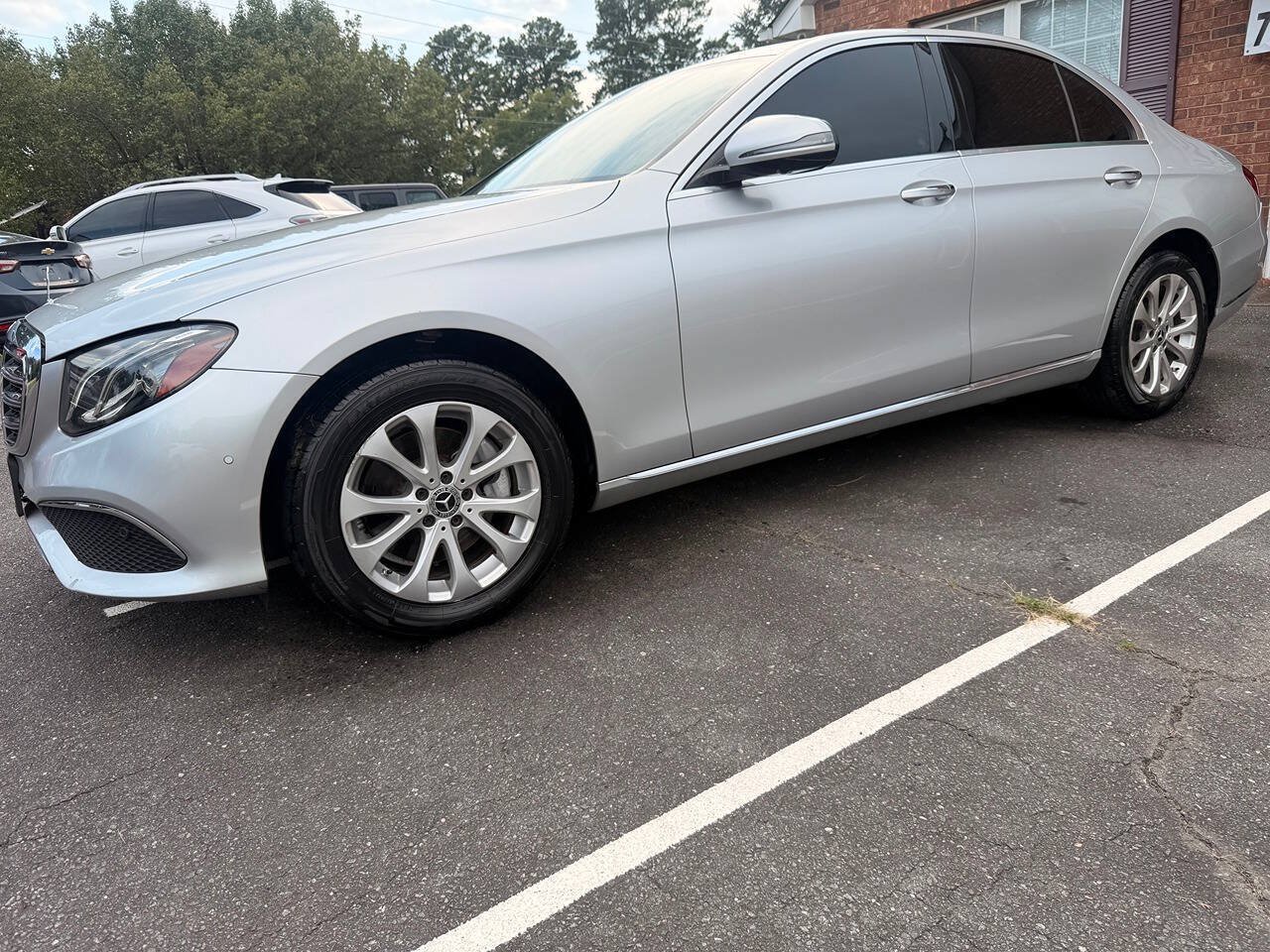 Used 2019 Mercedes-Benz E 300 4MATIC image 4