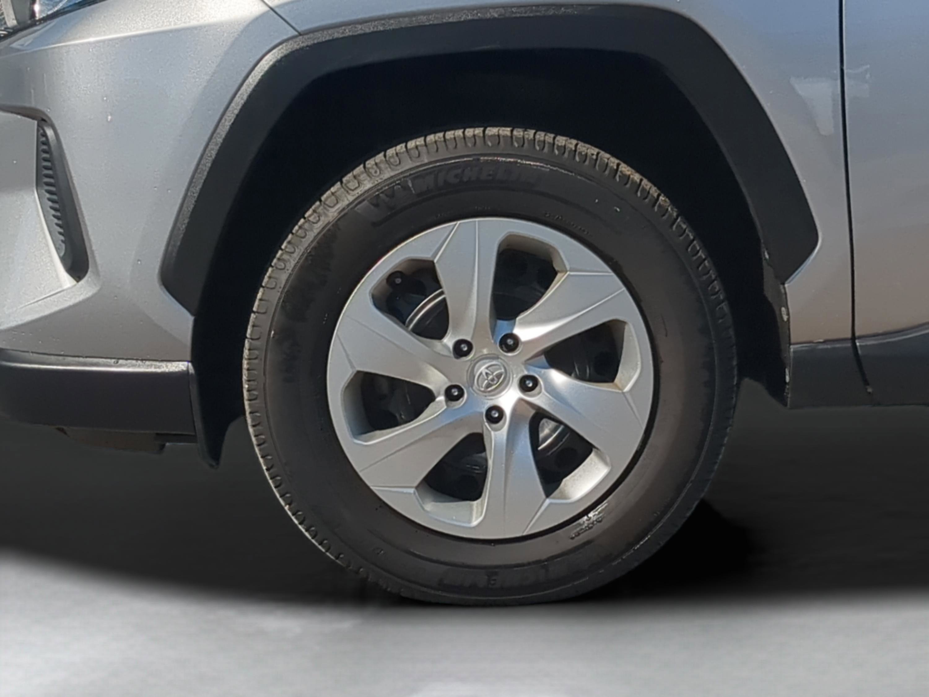 Used 2020 Toyota RAV4 LE image 10