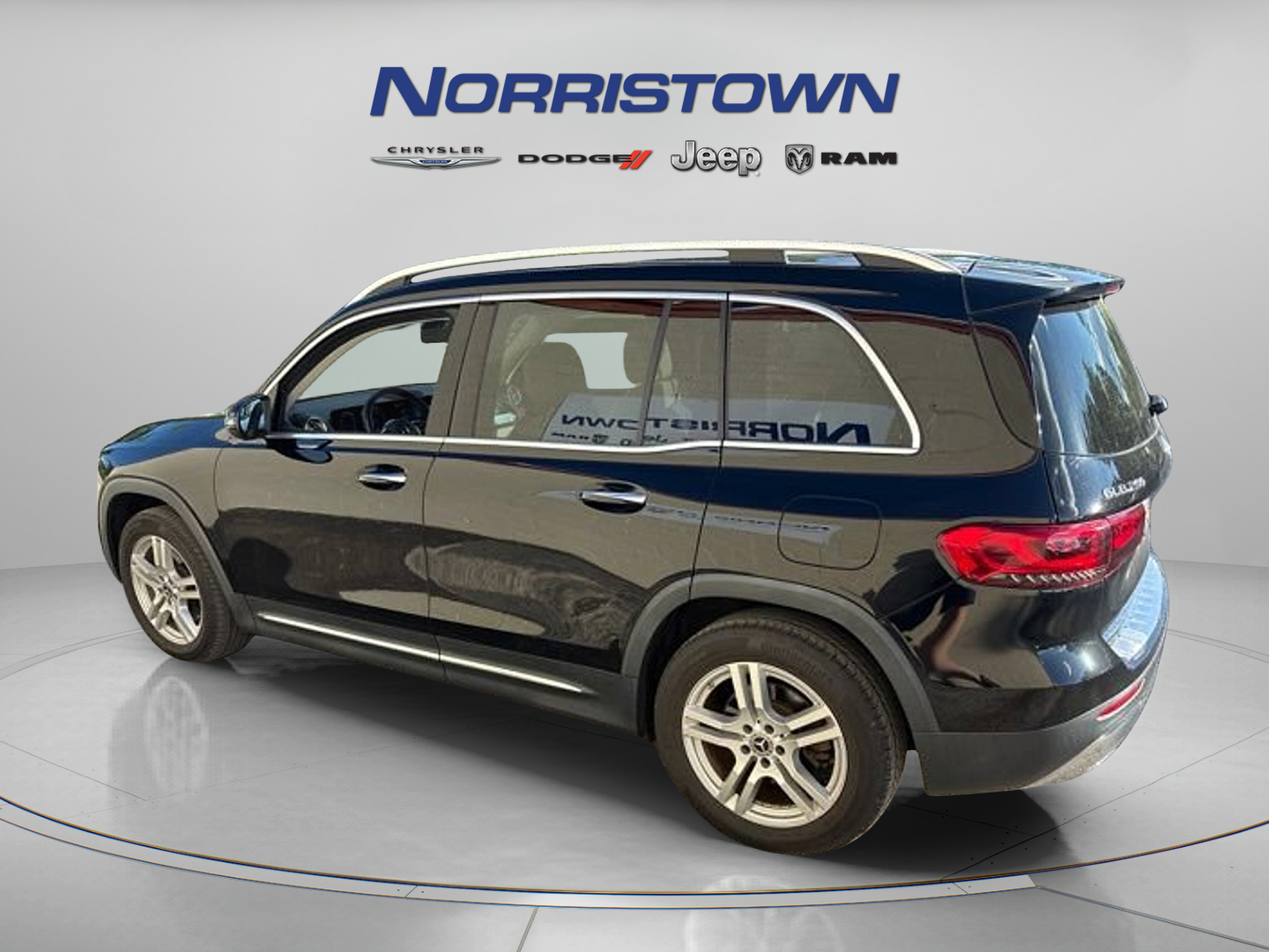 Used 2023 Mercedes-Benz GLB 250 4MATIC image 4