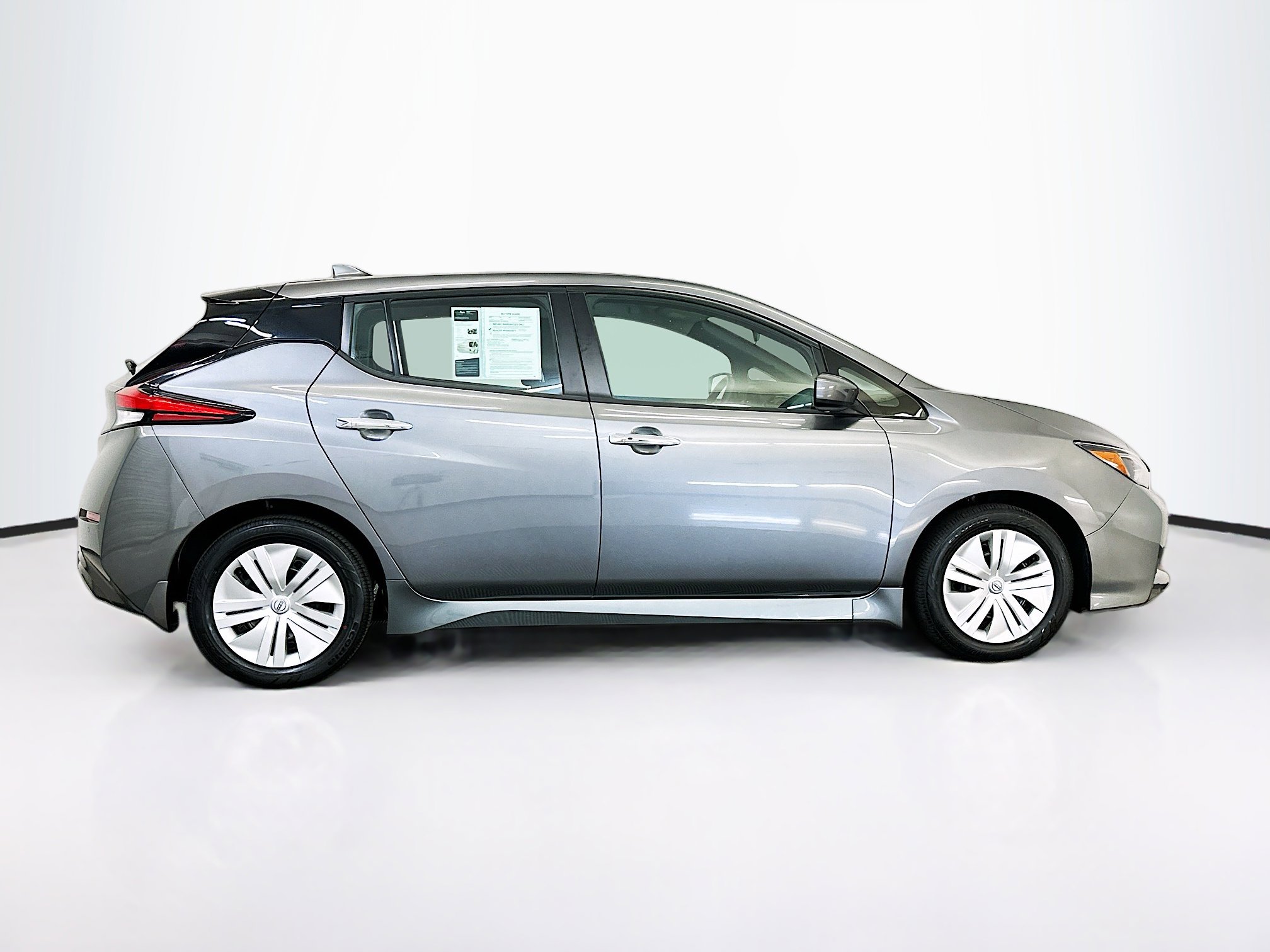 Used 2024 Nissan Leaf S image 10