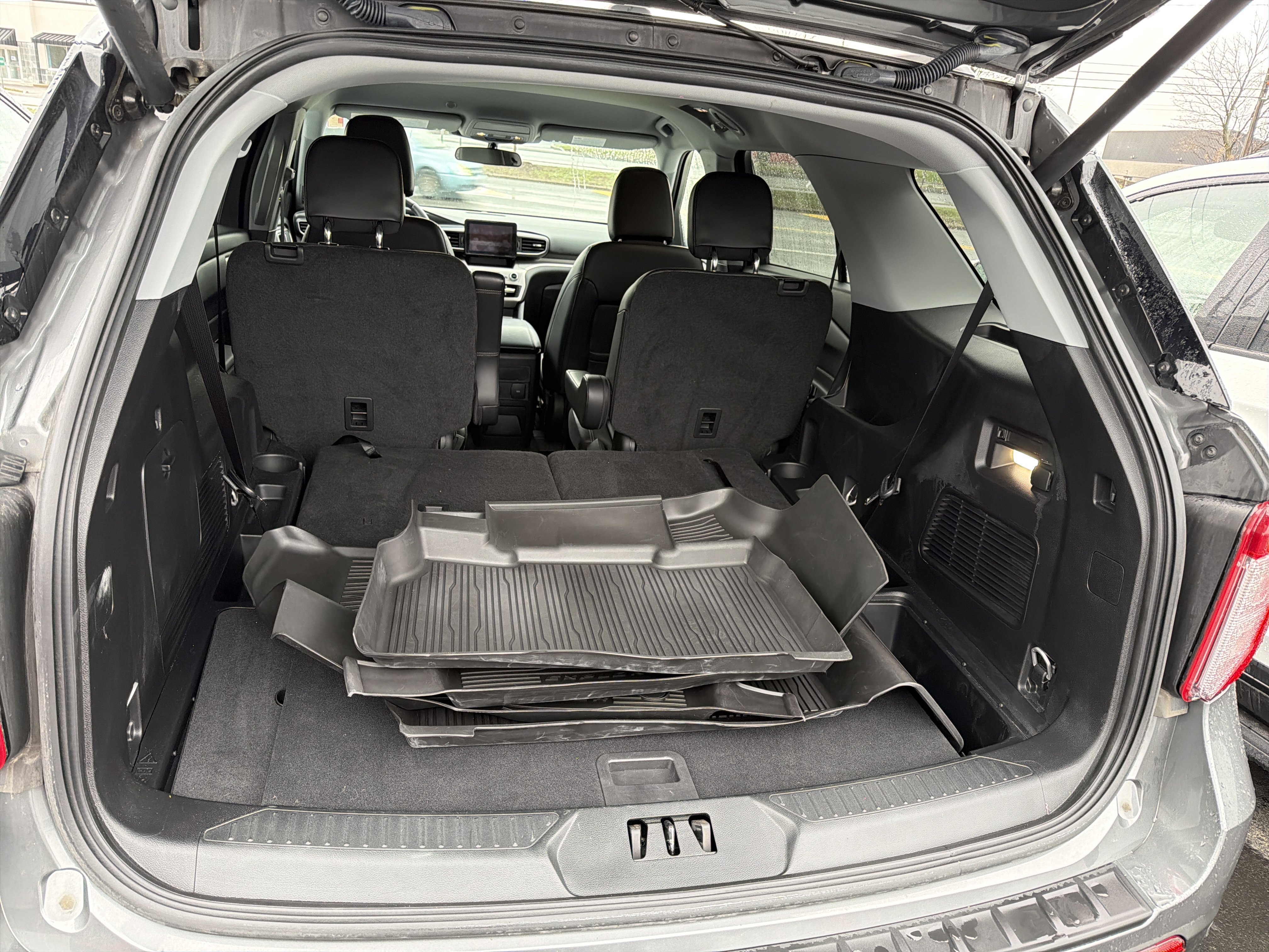 Used 2023 Ford Explorer XLT w/ Equipment Group 202A image 27