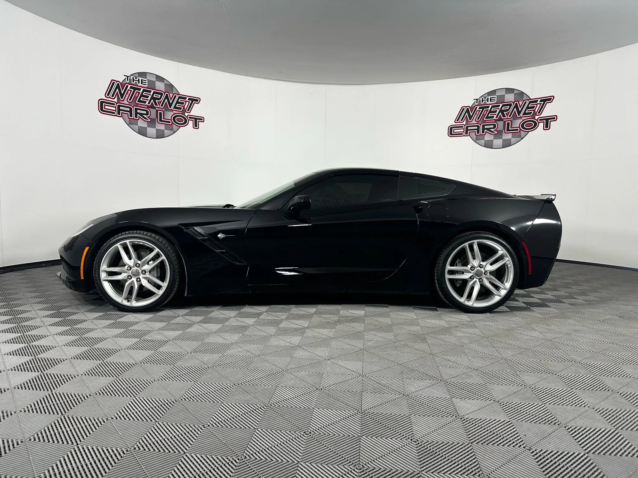 Used 2018 Chevrolet Corvette Stingray Coupe w/ Battery Protection Package image 4