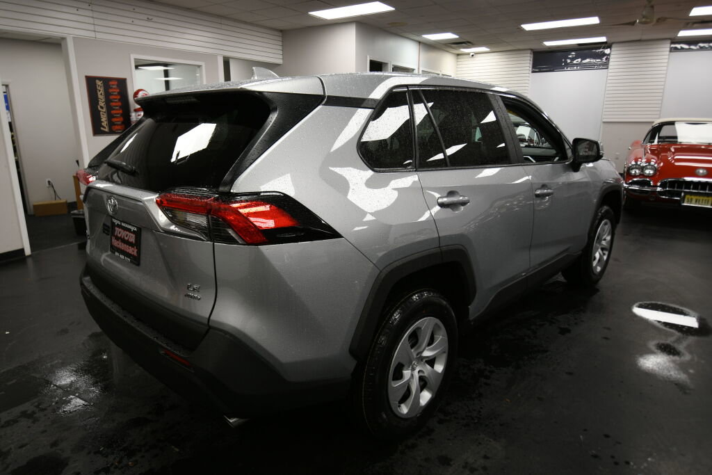 Used 2025 Toyota RAV4 LE image 7