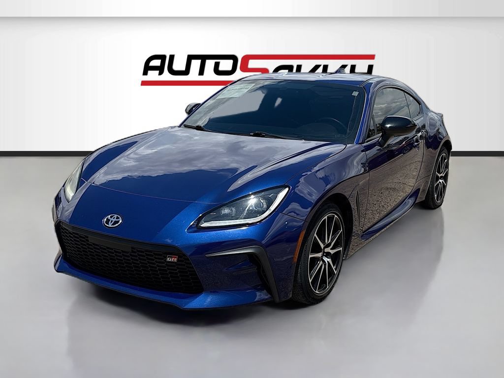 Used 2023 Toyota GR86 w/ ALL Weather Mat Package (TMS) RWD image 3