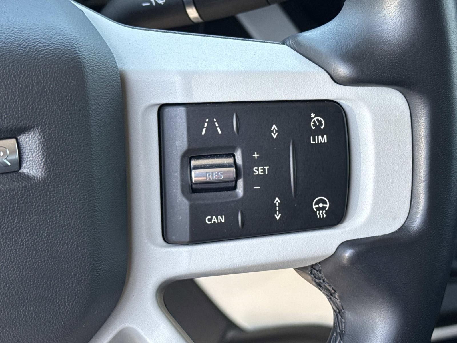 Used 2024 Land Rover Defender 90 S image 24