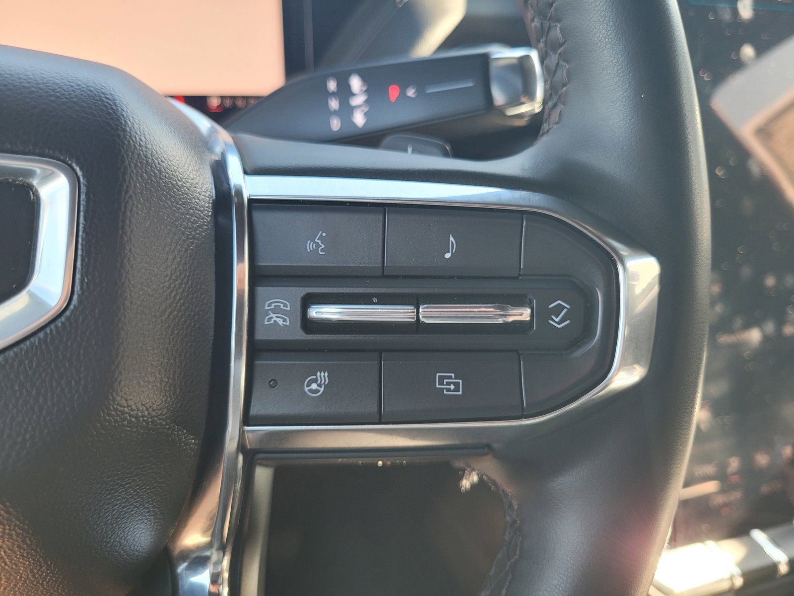 Used 2025 GMC Yukon Denali AWD/4WD image 23