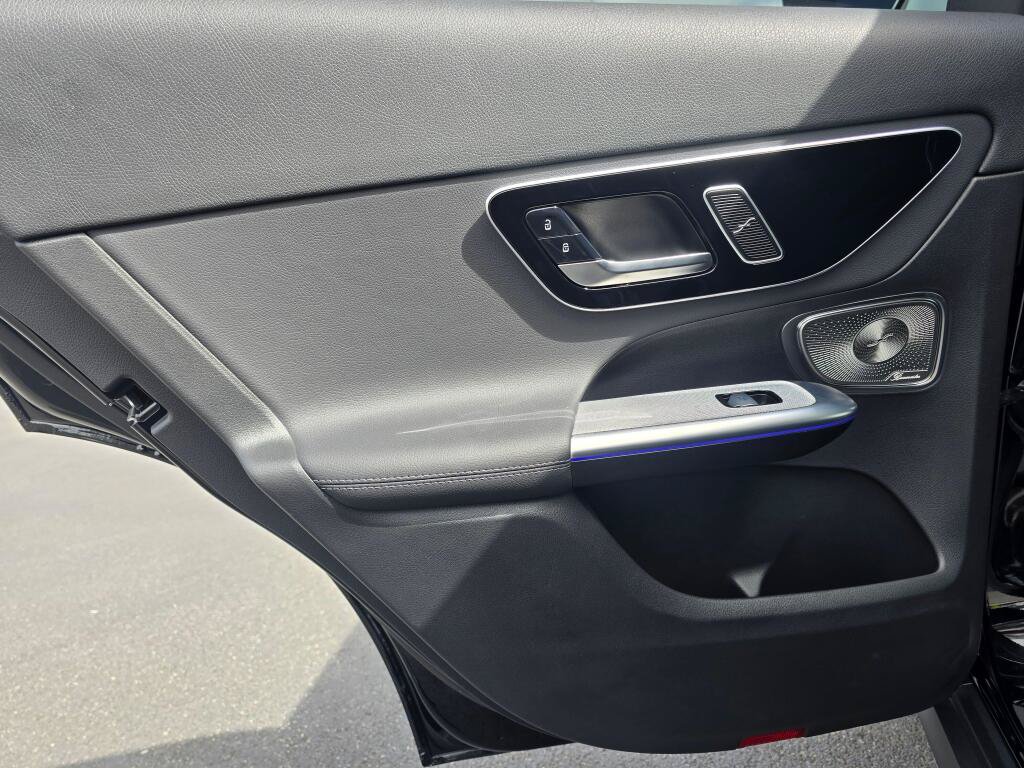 Used 2025 Mercedes-Benz GLC 300 4MATIC image 19