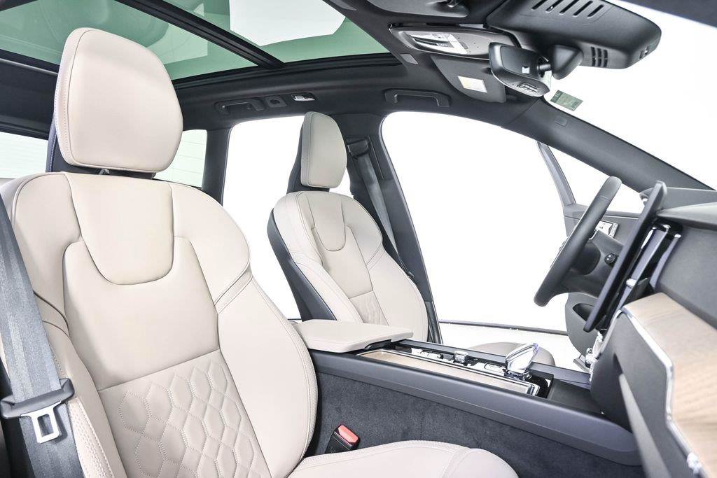 New 2026 Volvo XC60 B5 Plus w/ Protection Package Premier AWD/4WD image 22