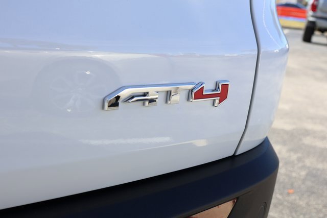 New 2025 GMC Acadia AT4 w/ Luxury Package image 8