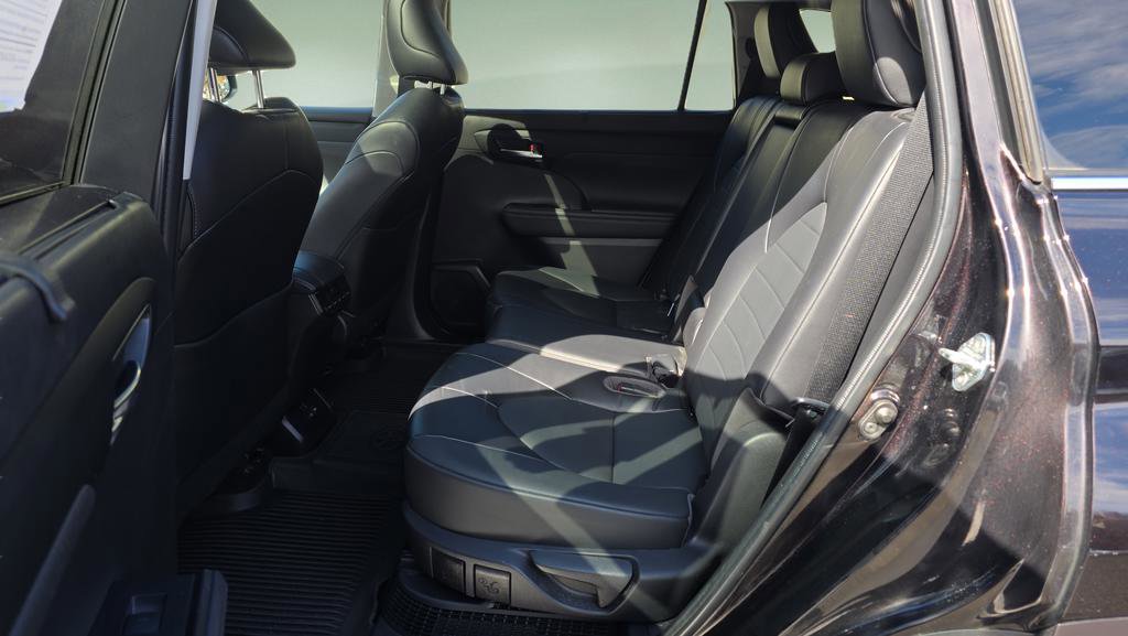 Used 2022 Toyota Highlander XLE image 15