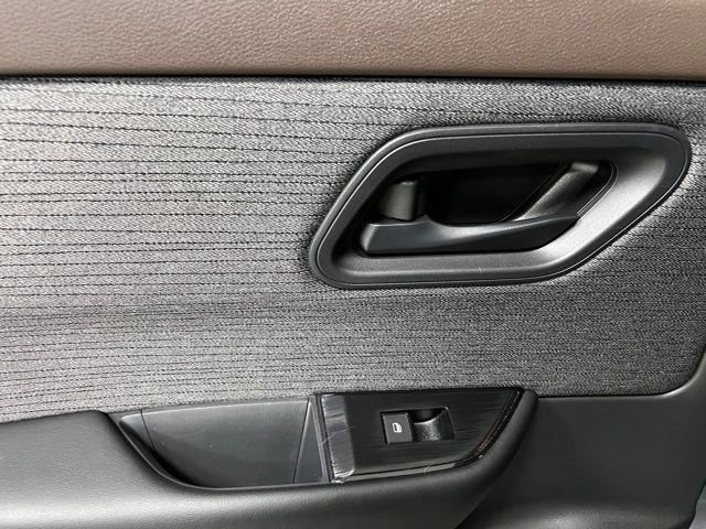 Used 2023 Nissan Rogue S image 37