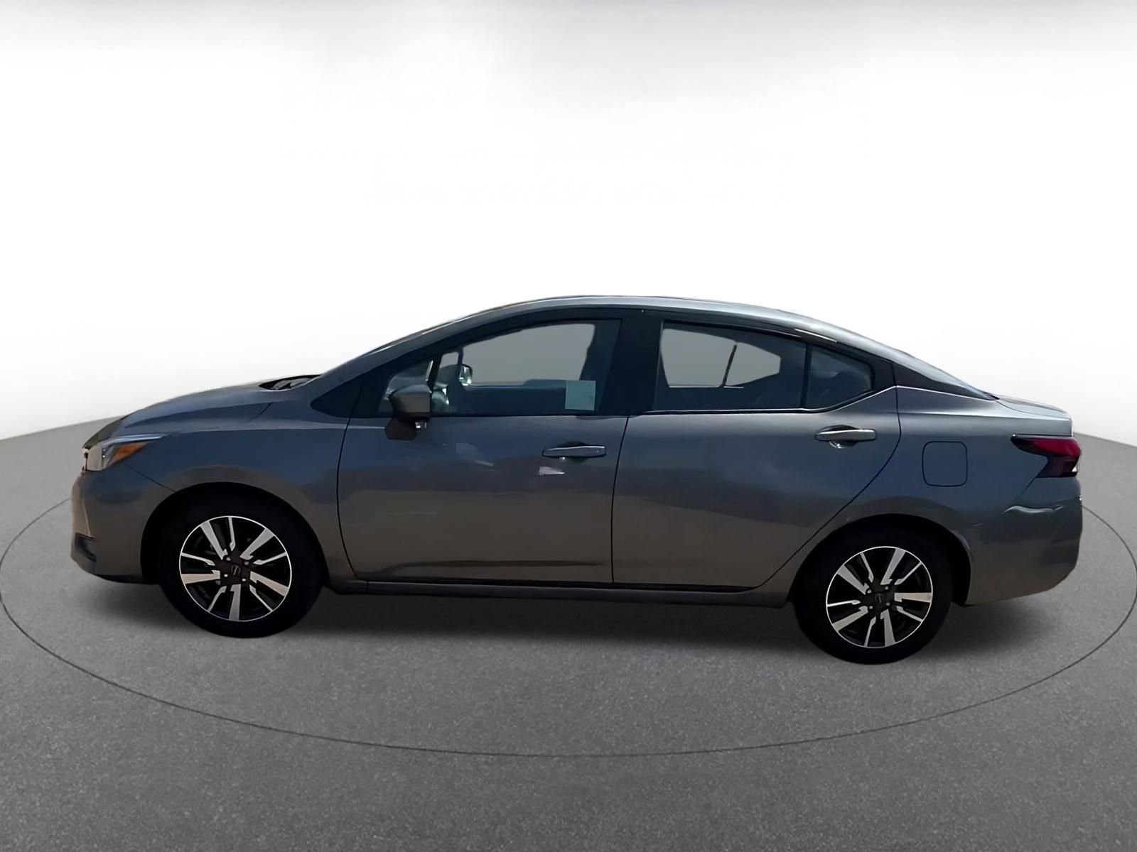 Used 2025 Nissan Versa SV FWD image 9