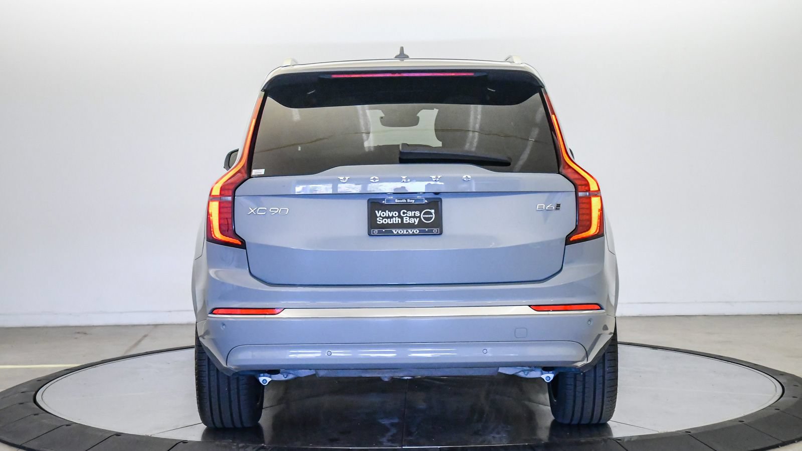 Certified 2026 Volvo XC90 B6 Plus AWD/4WD image 3