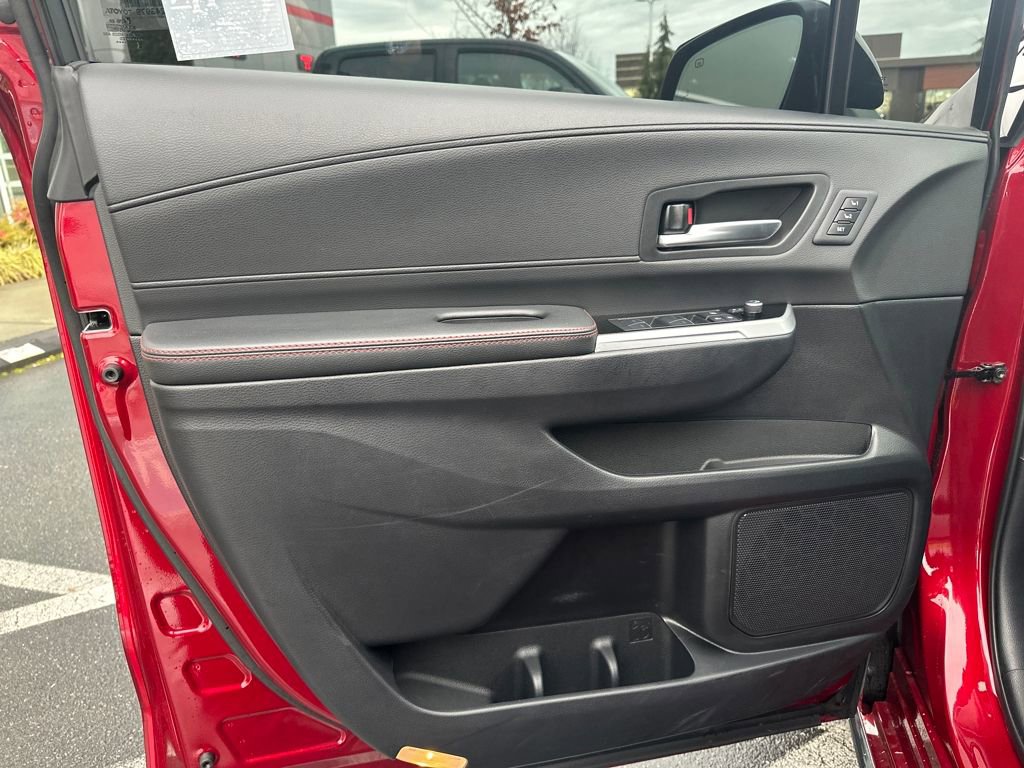 Used 2025 Toyota Sienna XSE w/ XSE Premium Package image 11