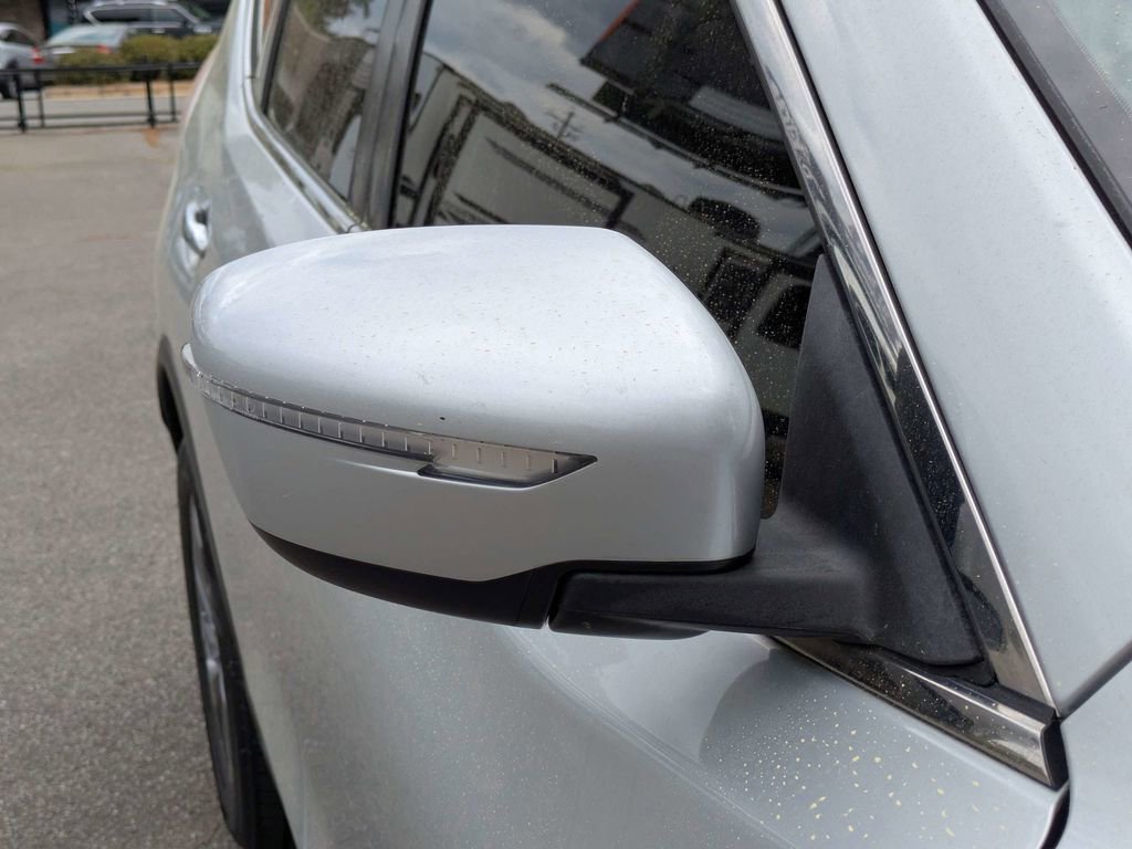 Used 2015 Nissan Rogue S image 11