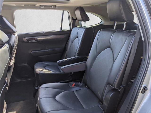 Used 2022 Toyota Highlander Platinum image 19