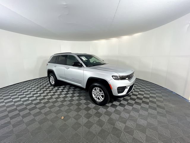 New 2025 Jeep Grand Cherokee Laredo w/ Luxury Tech Group I image 2