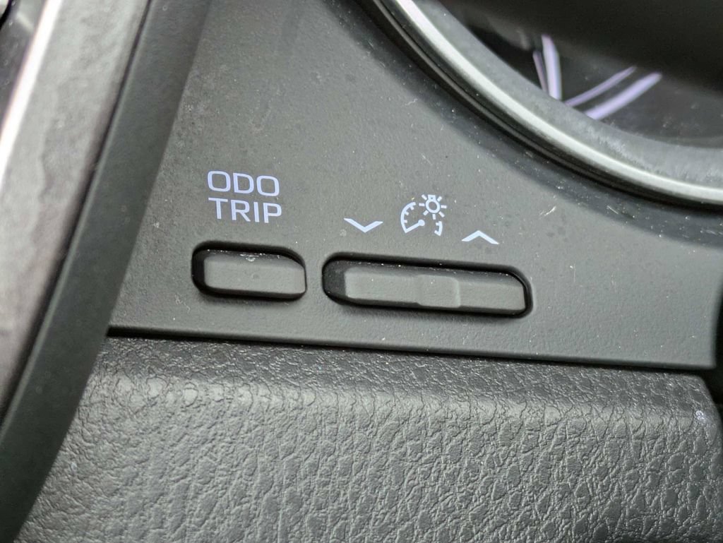 Used 2022 Toyota Camry LE FWD image 34
