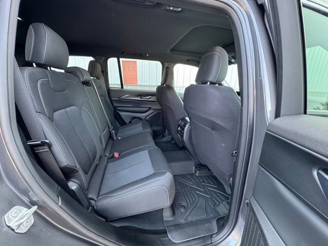 Used 2025 Jeep Grand Cherokee Laredo X w/ Luxury Tech Group I image 16