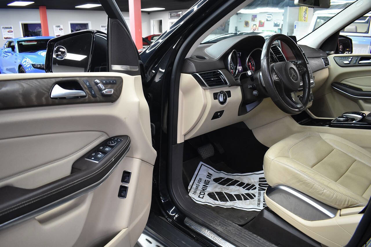 Used 2017 Mercedes-Benz GLS 550 4MATIC image 31