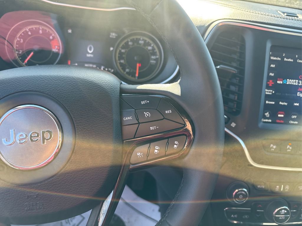 Used 2023 Jeep Cherokee Altitude Lux image 23