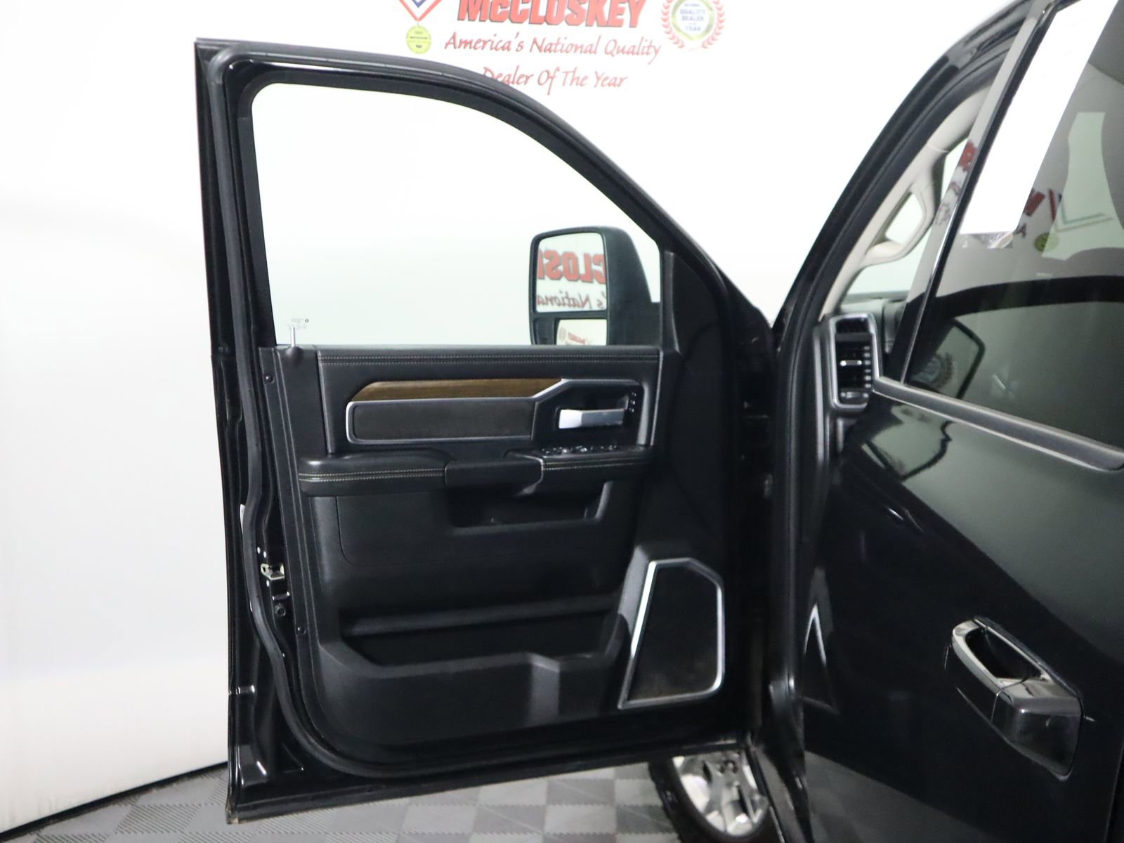 Used 2024 RAM 2500 Laramie image 25