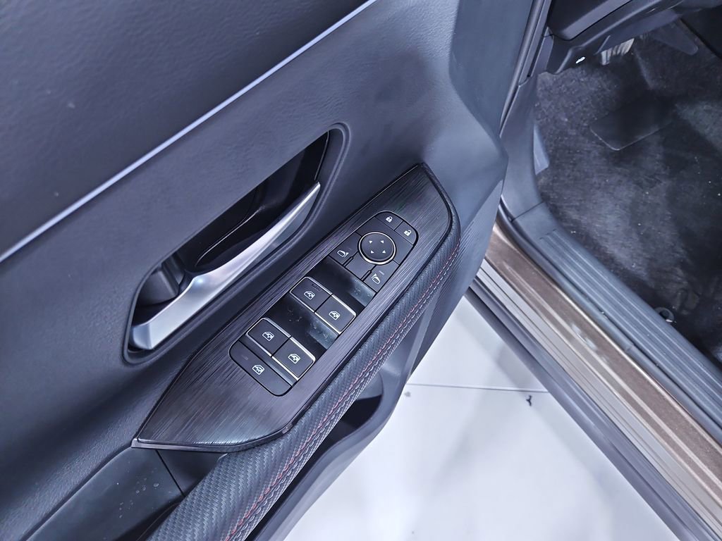 New 2025 Nissan Kicks SR image 11