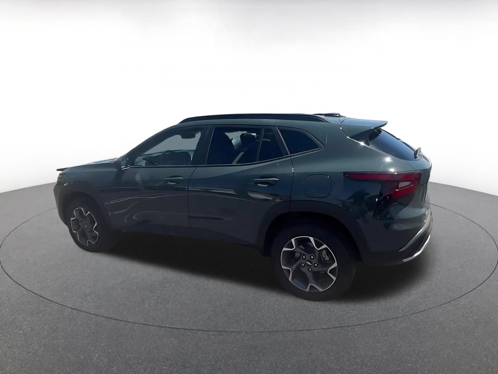 Used 2025 Chevrolet Trax LT FWD image 10