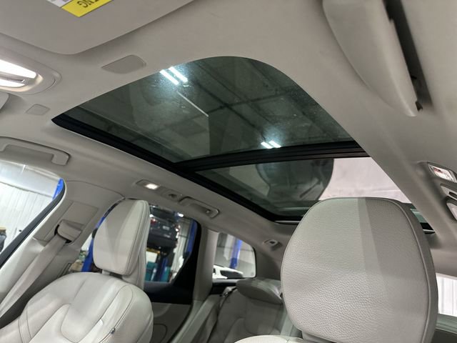 Used 2022 Volvo XC60 B5 Momentum image 20