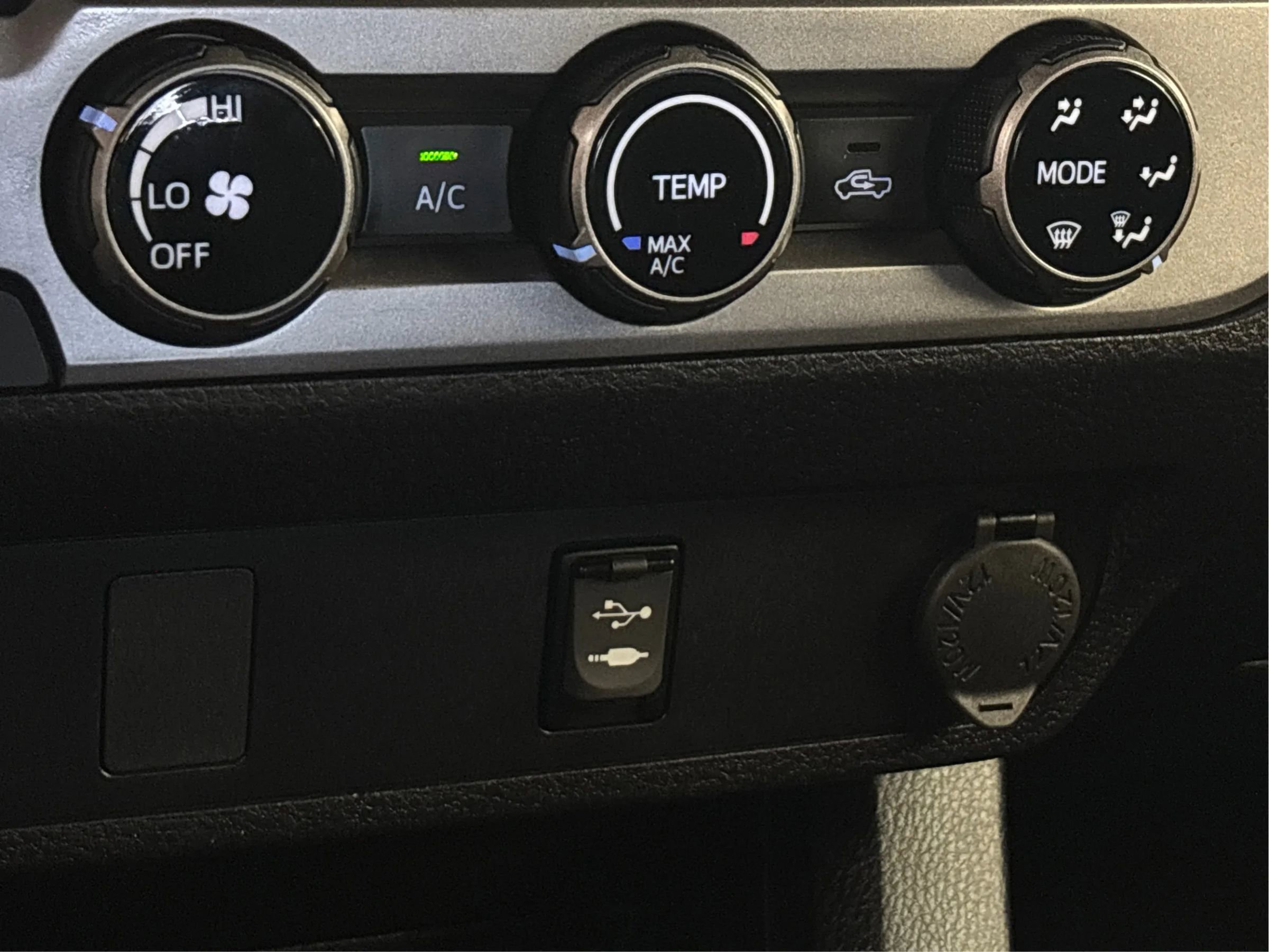 Used 2018 Toyota Tacoma SR5 AWD/4WD image 37