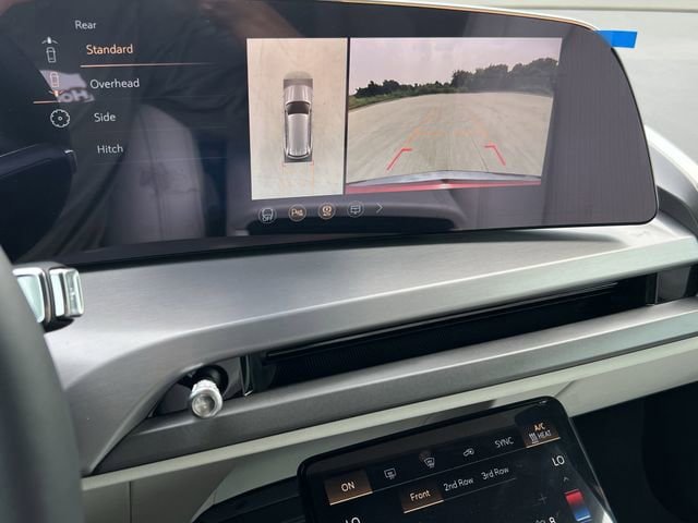 New 2026 Cadillac Vistiq Premium Luxury w/ LPO, Floor Liner Package AWD/4WD image 9