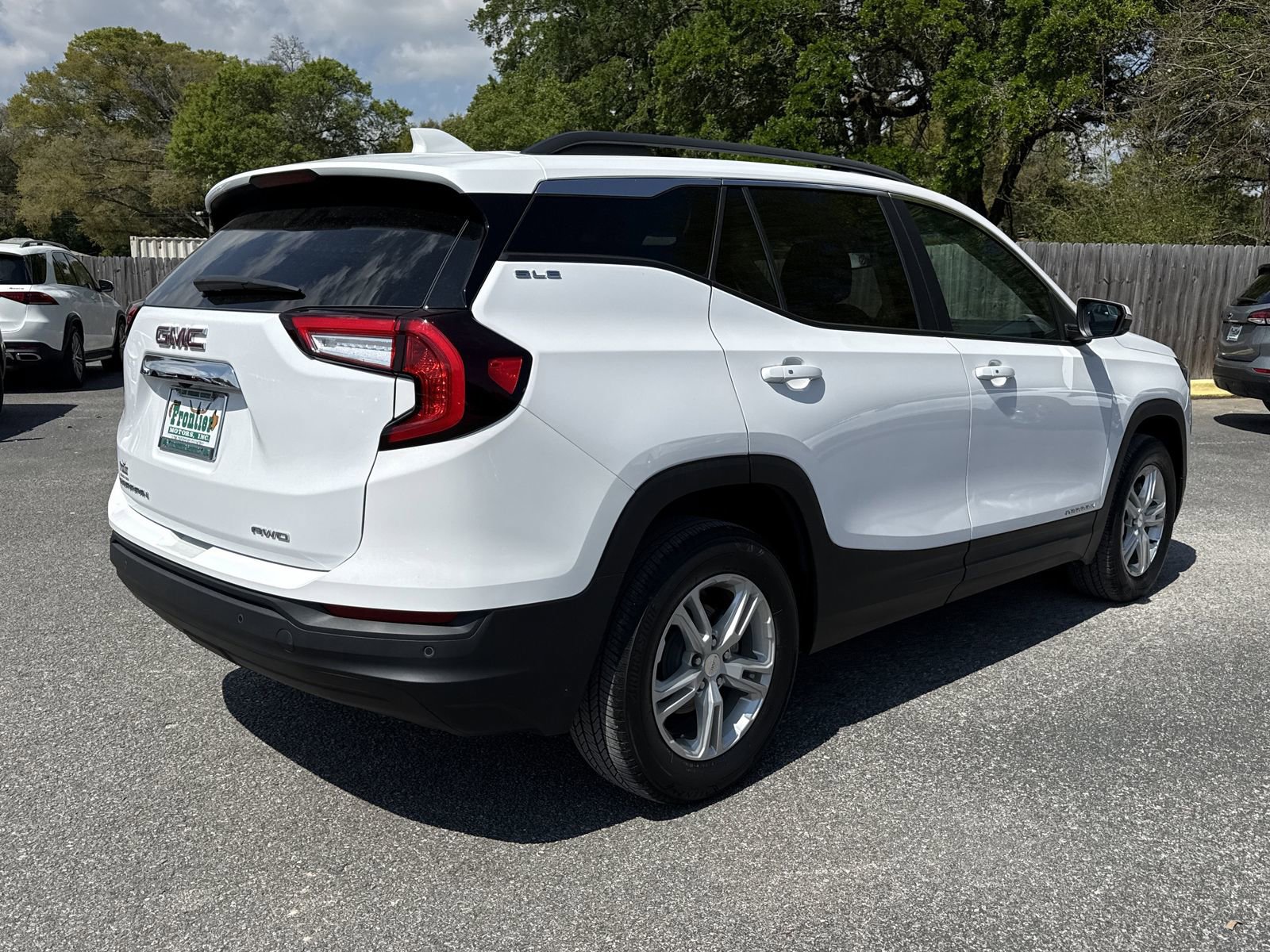 Used 2023 GMC Terrain SLE w/ Driver Convenience Package AWD/4WD image 5