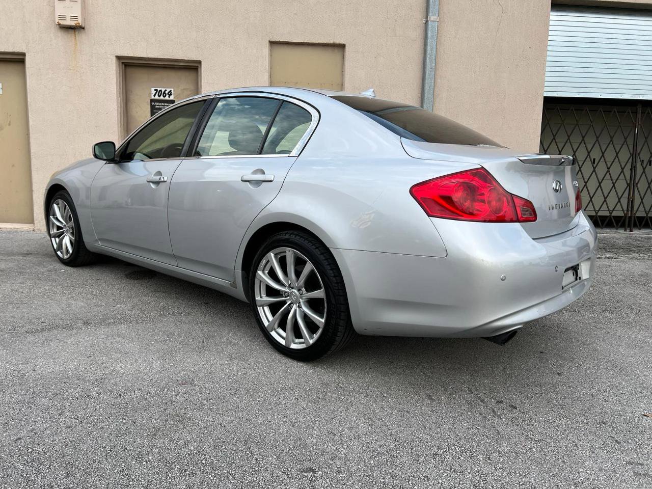 Used 2013 INFINITI G37 x Sedan w/ Premium Pkg AWD/4WD image 3