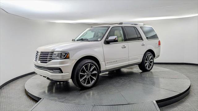 Used 2017 Lincoln Navigator Reserve image 2