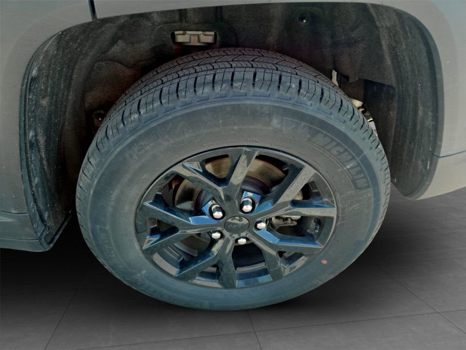 Used 2025 Jeep Grand Cherokee Altitude AWD/4WD image 33