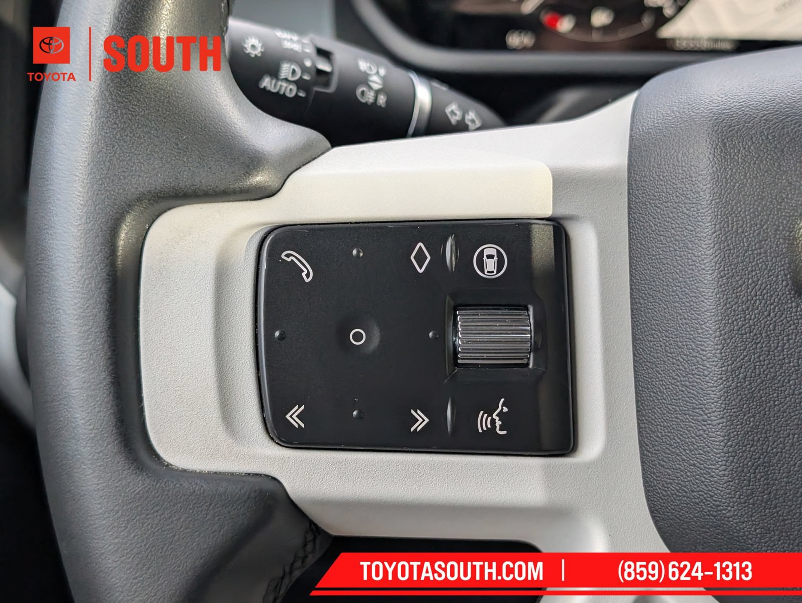 Used 2025 Land Rover Defender 110 S AWD/4WD image 16