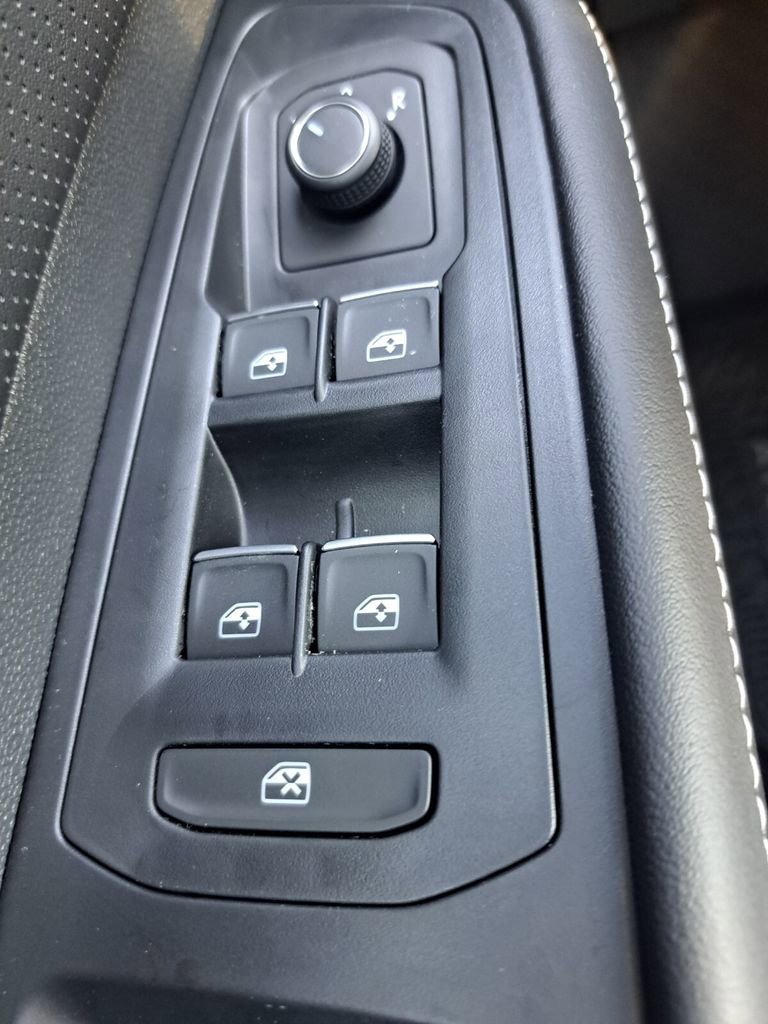 New 2026 Volkswagen Atlas Cross Sport SE image 16