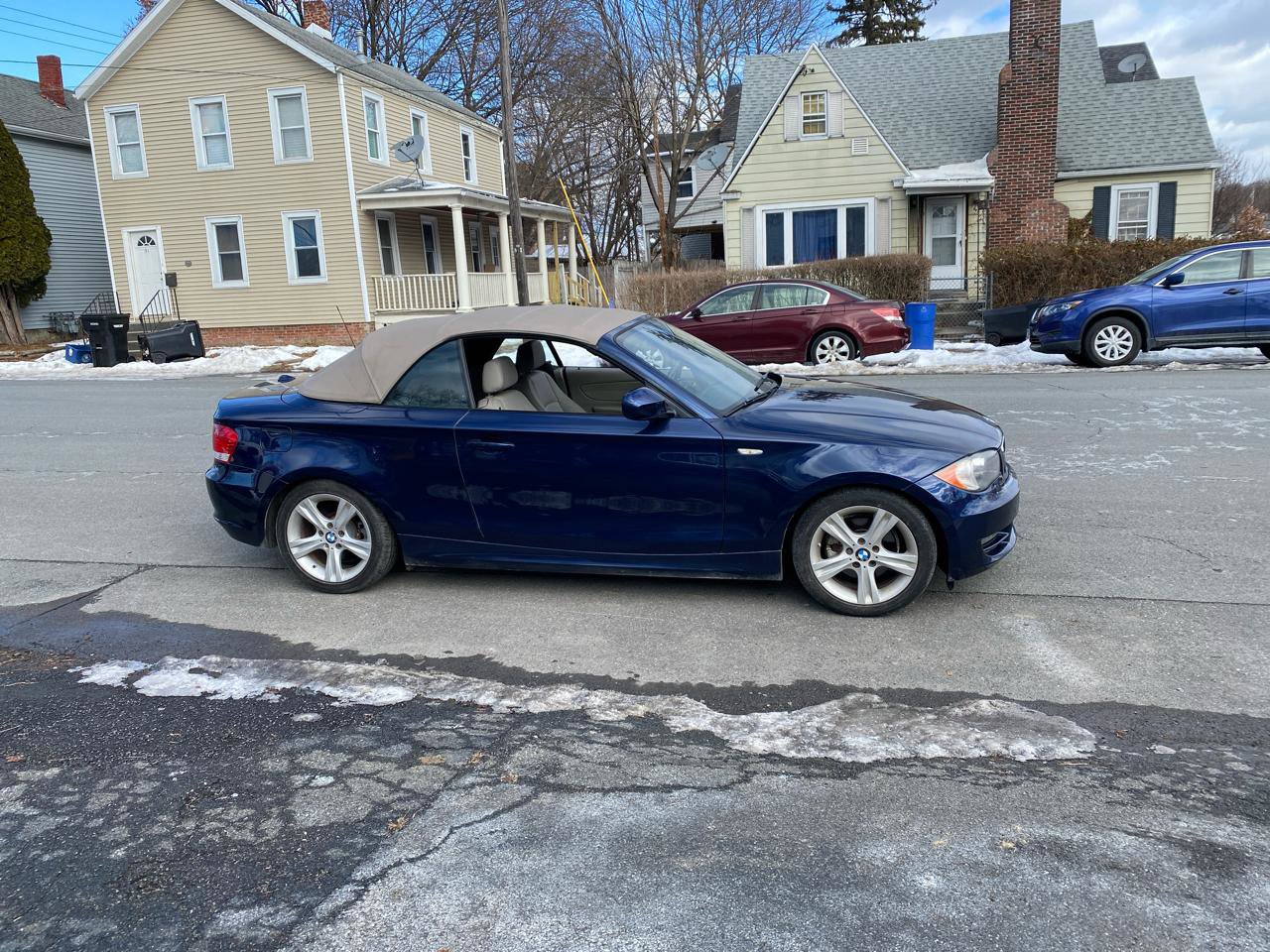 Used 2010 BMW 128i Convertible w/ Premium Pkg RWD image 4