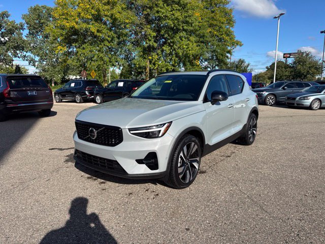 Used 2026 Volvo XC40 B5 Ultra w/ Climate Package