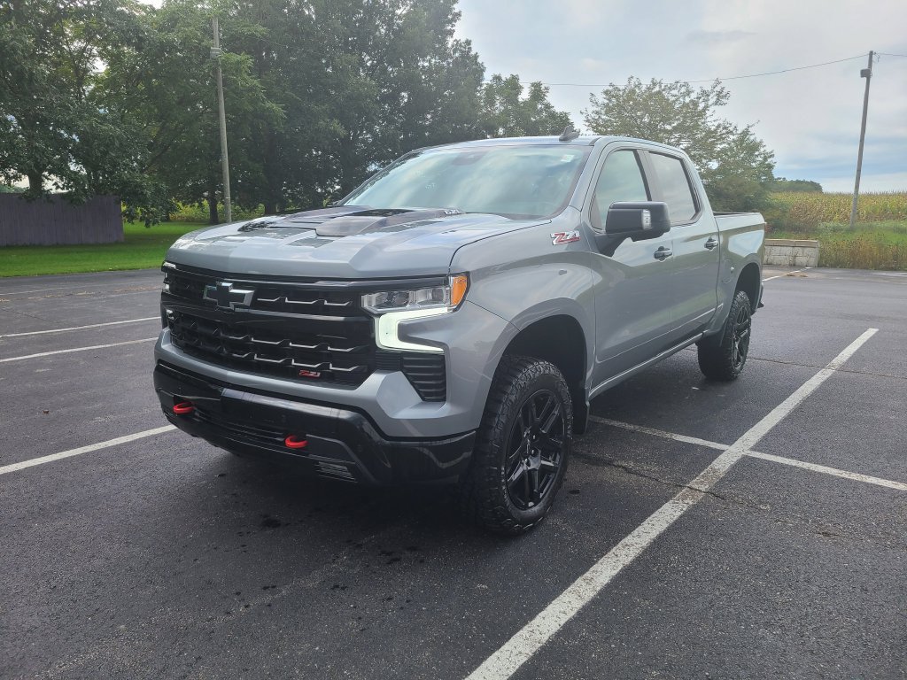 Used 2024 Chevrolet Silverado 1500 LT Trail Boss w/ Convenience Package II AWD/4WD image 4