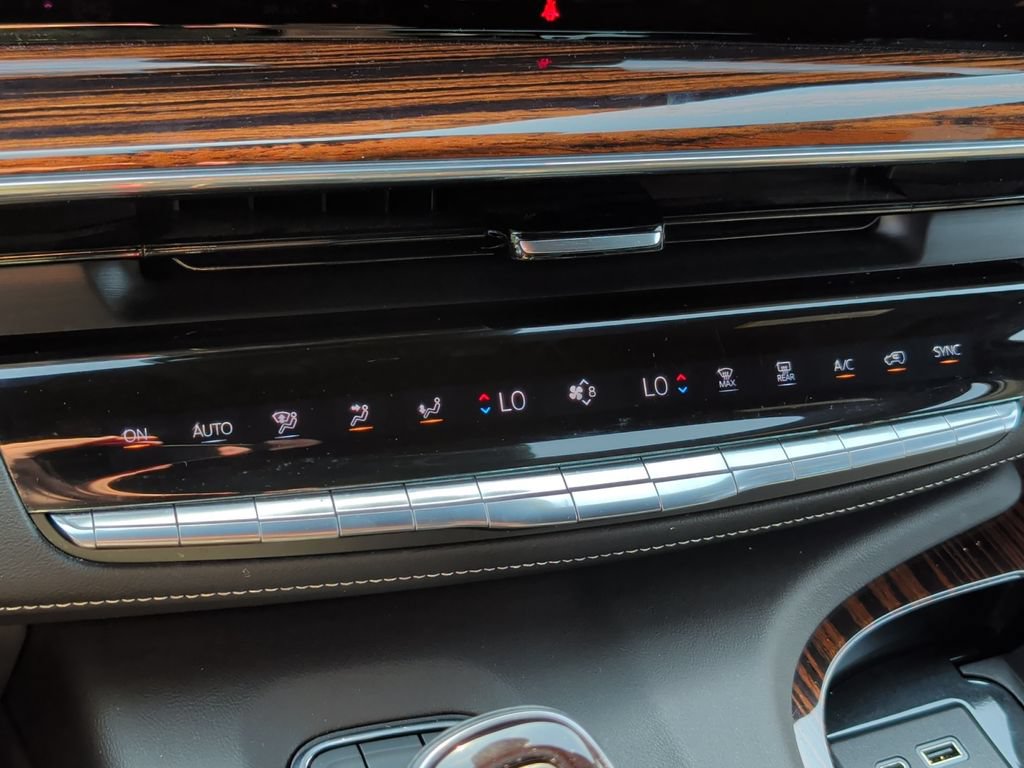 Used 2023 Cadillac Escalade Premium Luxury AWD/4WD image 23
