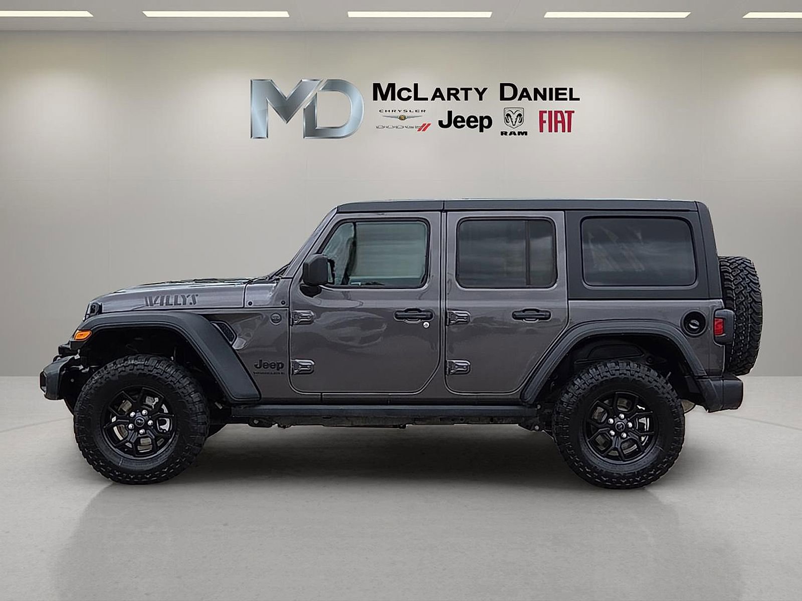 Used 2025 Jeep Wrangler Unlimited Sport AWD/4WD image 3