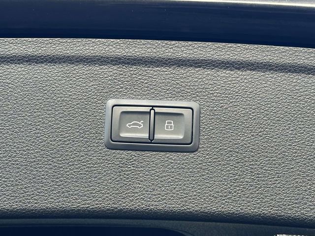 Used 2022 Audi Q5 2.0T Premium w/ Convenience Package image 13