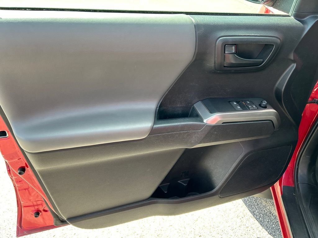 Used 2022 Toyota Tacoma SR5 w/ SR5 Appearance Package (SM) AWD/4WD image 13