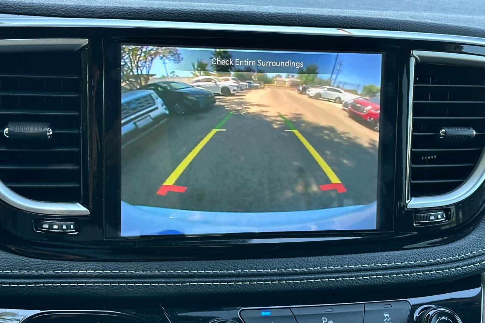 Used 2024 Chrysler Pacifica Limited FWD image 23