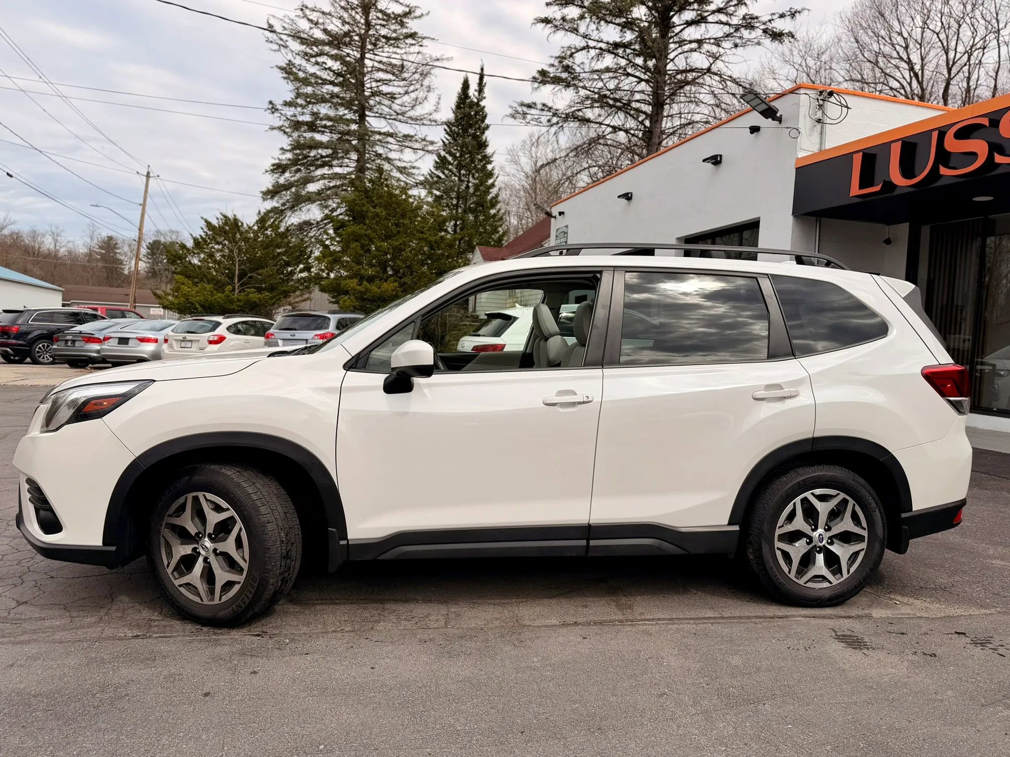 Used 2023 Subaru Forester Premium AWD/4WD image 3